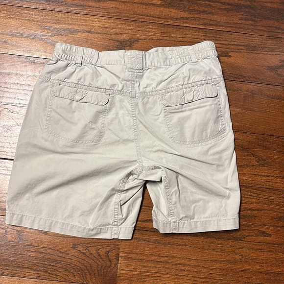 Ladies Columbia Sportswear Khaki Shorts Size Large - Picture 6 of 7